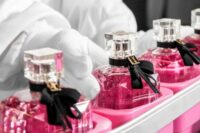Holandia praca tymczasowa bez znajomości języka pakowanie perfum od zaraz w Amsterdamie 2023